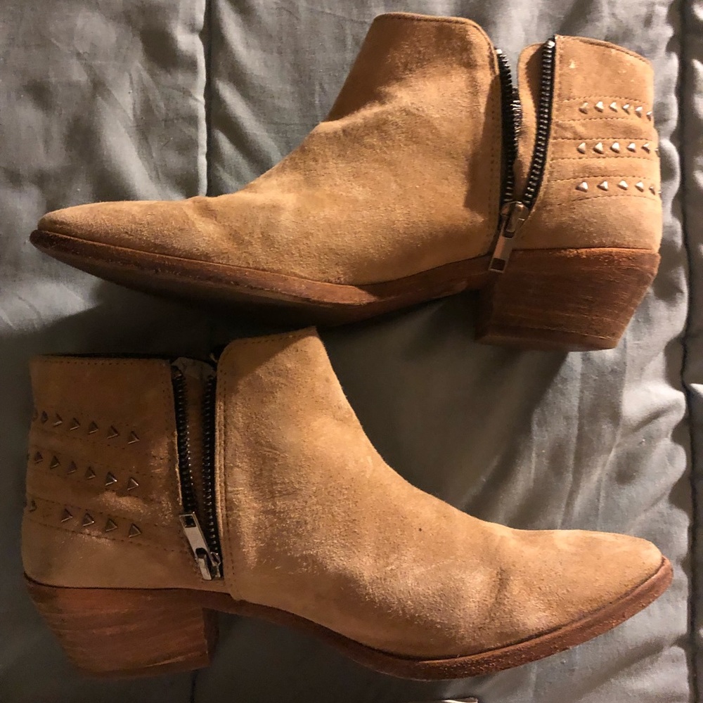 Comptoir does cotonniers tan suede ankle booties